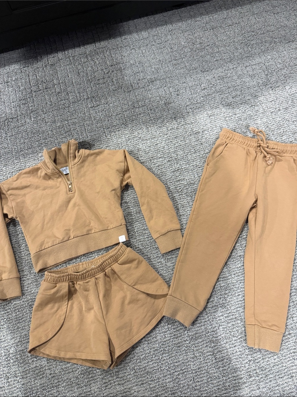 SweetHoney Girls 4T 3-Piece Lounge Set • Neutral Tan Pullover, Shorts & Joggers